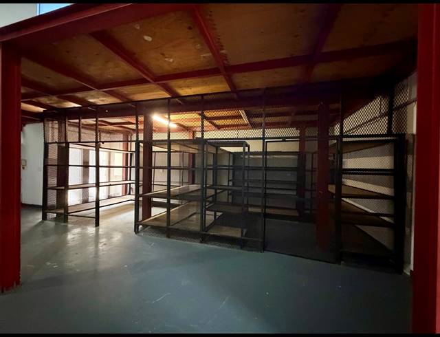 215M² BUSINESS CENTRE FOR SALE IN ALTON